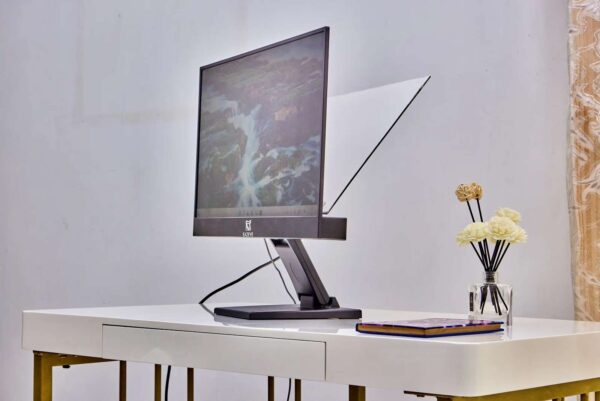 Un lycéen prodige crée un écran d'ordinateur révolutionnaire pour le bien-être de vos yeux !